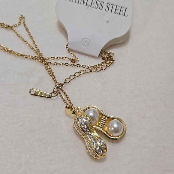 Peanut Shell With Pearl Pendant Necklace - Picture 4 of 5